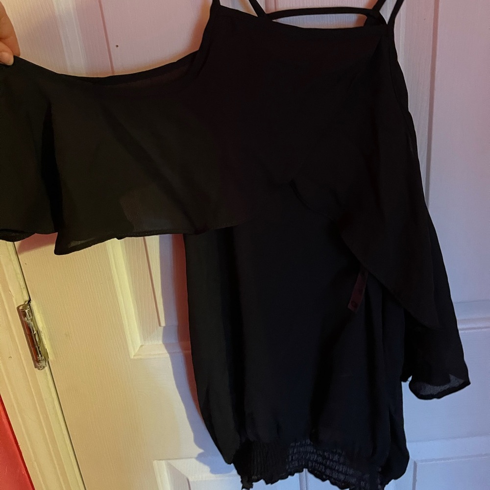 BNWT. Black Daytrip off the shoulder blouse